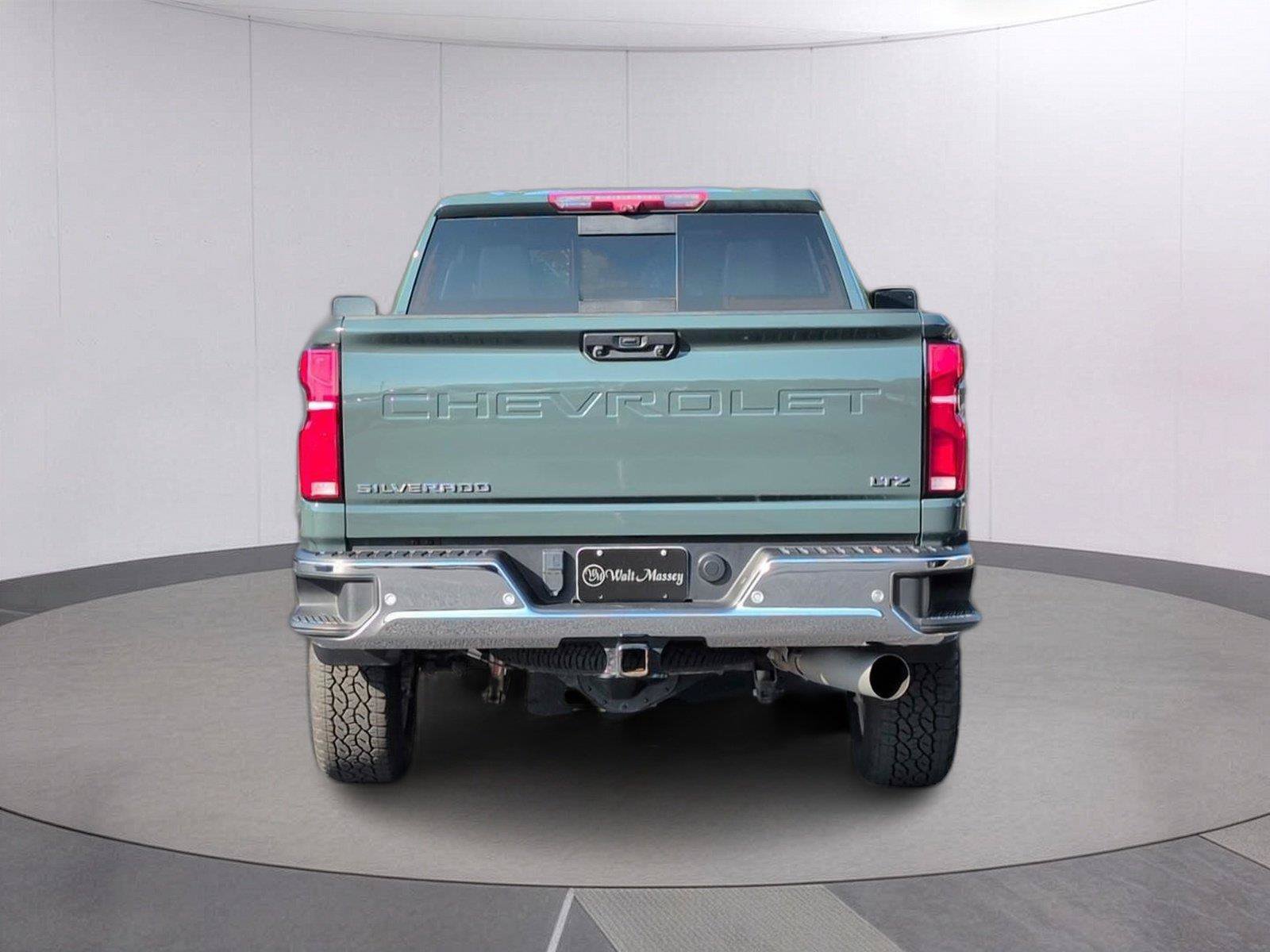 Used 2025 Chevrolet Silverado 2500 LTZ w/ LTZ Convenience Package AWD/4WD image 4