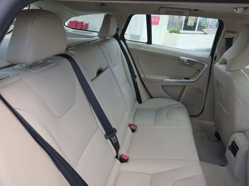 Used 2015 Volvo V60 T5 Premier w/ Convenience Package image 17