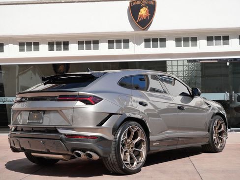 Used 2023 Lamborghini Urus Performante AWD/4WD image 3
