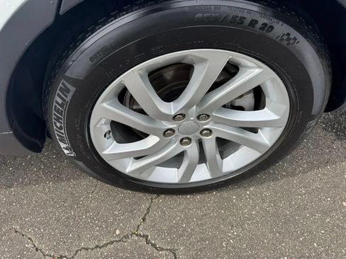 Used 2018 Land Rover Discovery HSE AWD/4WD image 14