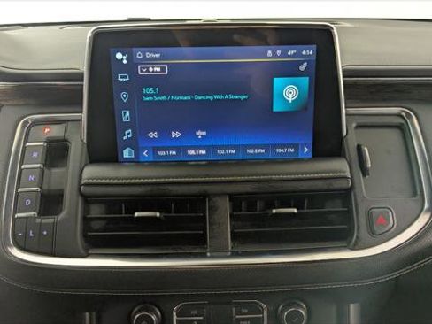 Used 2023 Chevrolet Suburban Premier image 30