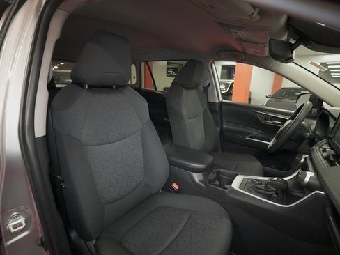 Used 2021 Toyota RAV4 XLE image 19