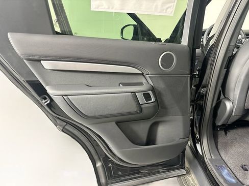 Used 2024 Land Rover Discovery Dynamic SE image 32