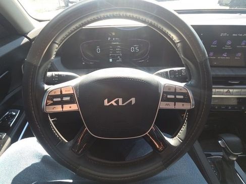 Used 2023 Kia Telluride EX w/ EX Captain's Chair Package image 41