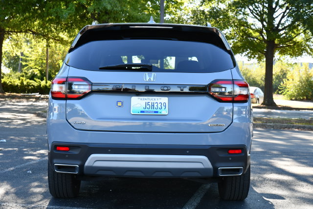 Used 2024 Honda Pilot Touring image 6