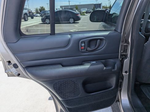 Used 2001 GMC Jimmy SLT w/ SLT Luxury Equipment Group AWD/4WD image 26