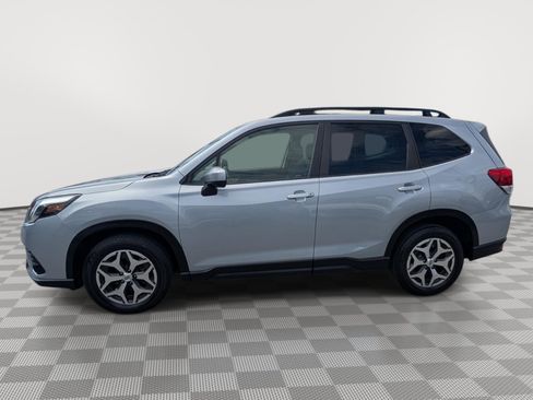 Used 2022 Subaru Forester Premium AWD/4WD image 2