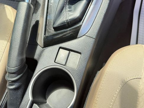 Used 2015 Toyota Corolla LE FWD image 48
