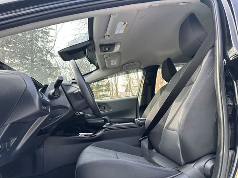 Used 2024 Toyota Prius LE image 3
