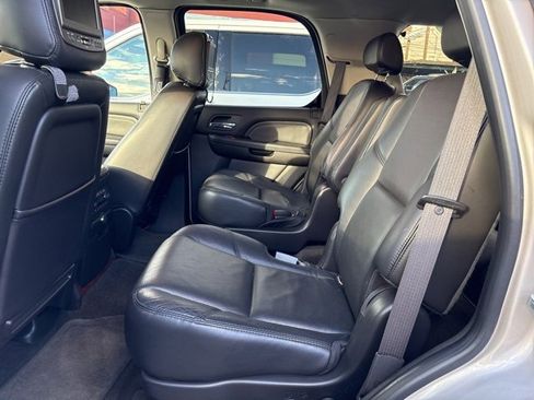 Used 2007 Cadillac Escalade AWD w/ Information Package image 7