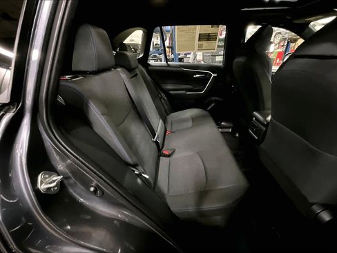 Used 2024 Toyota RAV4 SE image 18