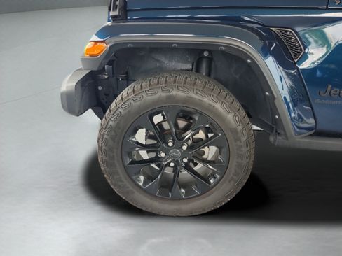 Used 2025 Jeep Gladiator Sport AWD/4WD image 29