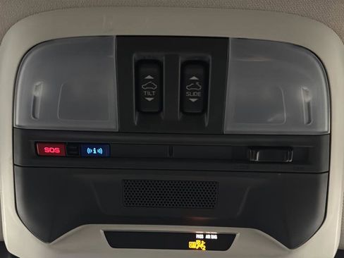 Used 2024 Subaru Crosstrek 2.0i Premium image 31