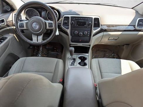 Used 2012 Jeep Grand Cherokee Laredo w/ Laredo E Group AWD/4WD image 17