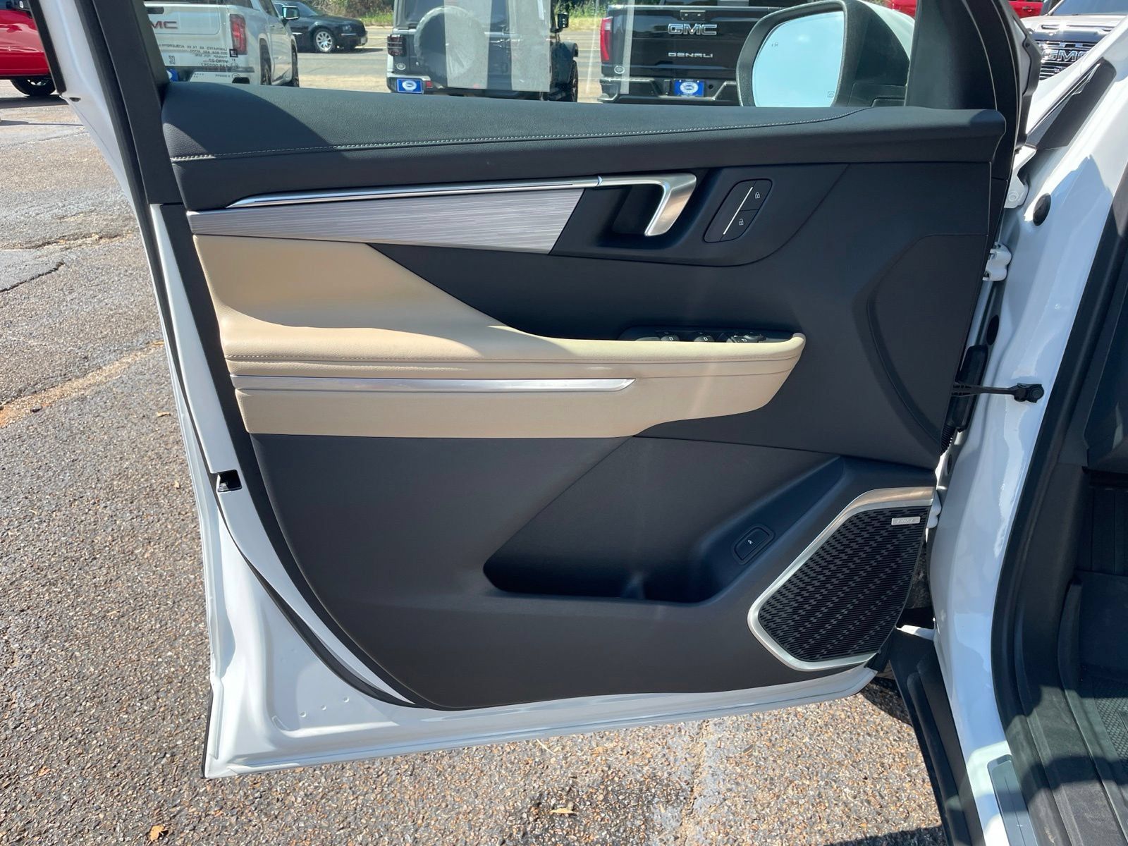 Used 2025 Buick Enclave Preferred w/ LPO, Floor Liner Package FWD image 15