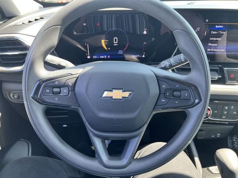 Used 2025 Chevrolet TrailBlazer LT AWD/4WD image 10