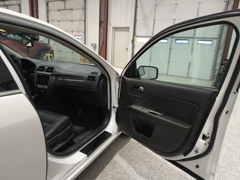 Used 2010 Ford Fusion SEL FWD image 21