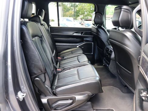 Used 2024 Jeep Wagoneer Series II w/ Flexible Seating Group AWD/4WD image 15