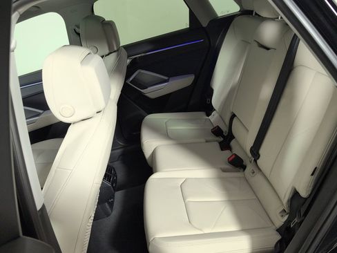 Used 2024 Audi Q3 2.0T Premium Plus image 31