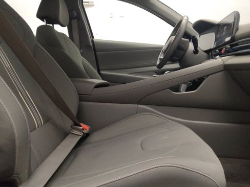 Used 2025 Hyundai Elantra SEL FWD image 21
