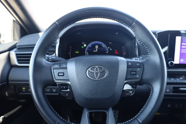Used 2025 Toyota Camry SE FWD image 17