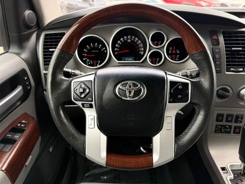 Used 2017 Toyota Sequoia Platinum AWD/4WD image 32