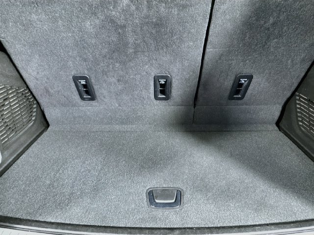 Used 2025 GMC Yukon Denali AWD/4WD image 31