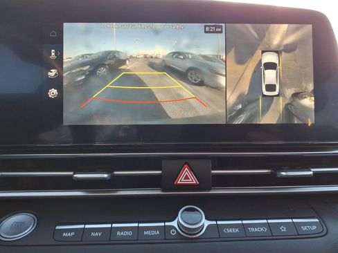 Used 2024 Hyundai Elantra Limited image 16