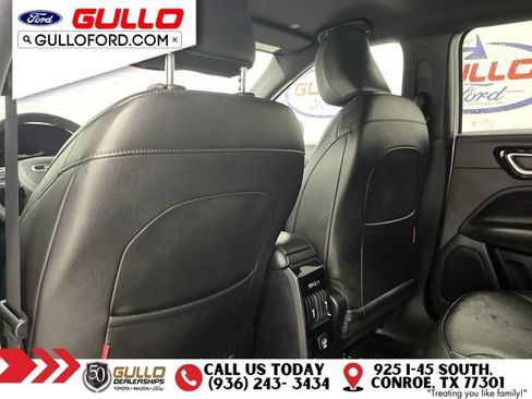 Used 2025 Jeep Compass Trailhawk w/ Trailer Tow Group AWD/4WD image 15
