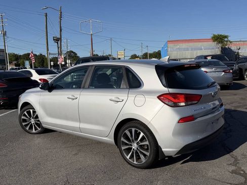 Used 2018 Hyundai Elantra GT FWD image 10
