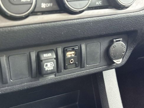 Used 2019 Toyota Tacoma TRD Sport image 25