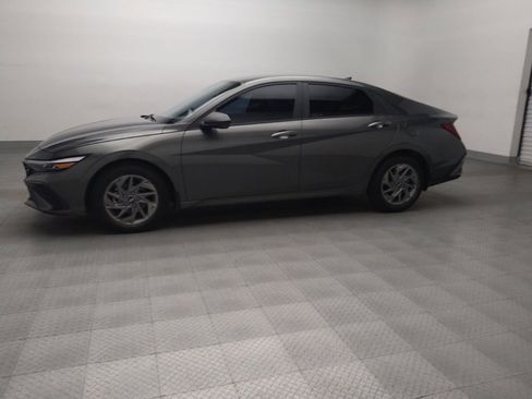 Used 2024 Hyundai Elantra SEL image 2