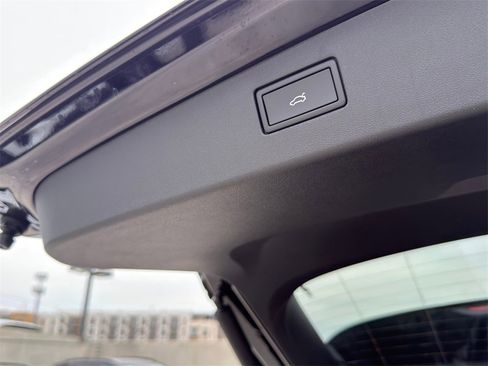 New 2026 Volkswagen Tiguan SE R-Line image 9