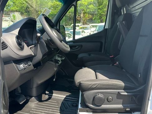 Used 2023 Mercedes-Benz Sprinter 2500 image 10