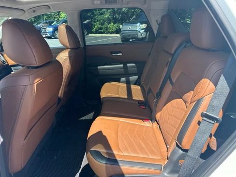 Used 2024 Nissan Pathfinder Platinum w/ Cargo Package AWD/4WD image 15
