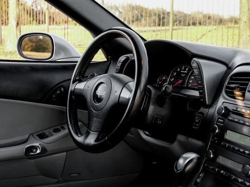 Used 2006 Chevrolet Corvette Coupe w/ Preferred Equipment Group image 17