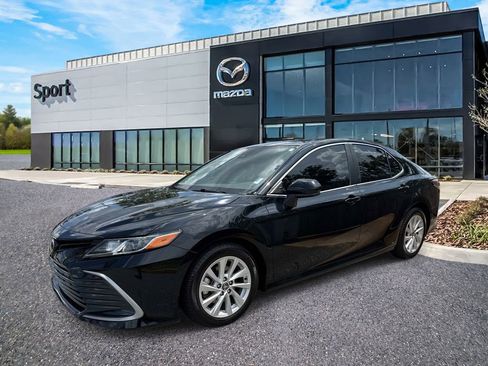 Used 2022 Toyota Camry LE FWD image 8