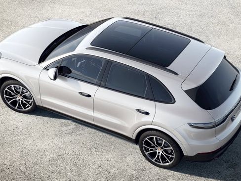 Certified 2023 Porsche Cayenne S Platinum image 4