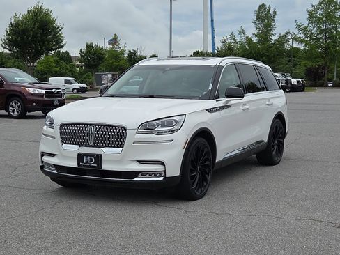 Used 2023 Lincoln Aviator Reserve w/ Equipment Group 201A RWD image 2