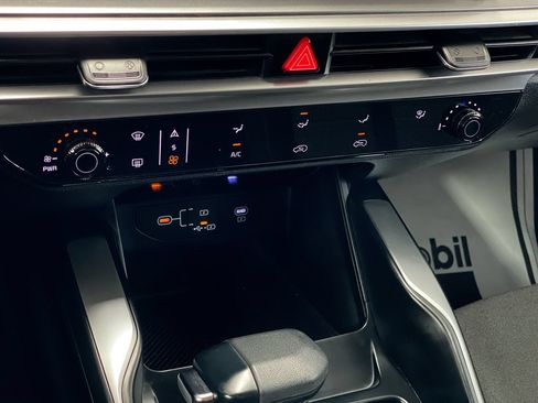 Certified 2025 Kia Sorento LX FWD image 23