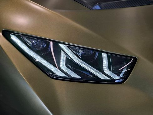 Used 2023 Lamborghini Huracan STO image 8