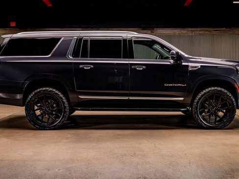 Used 2025 GMC Yukon XL Denali image 11
