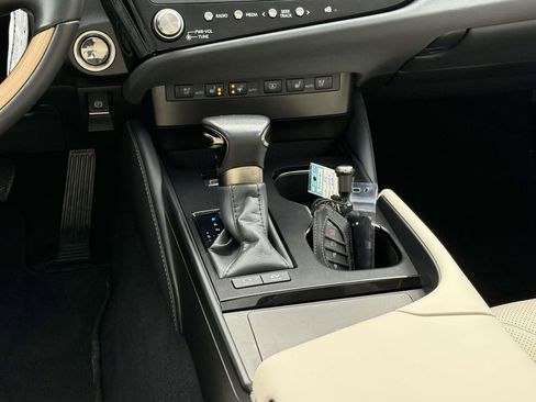 Used 2024 Lexus ES 300h Ultra Luxury image 20