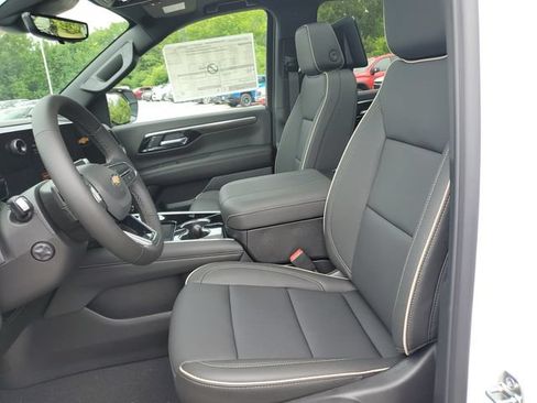 New 2026 Chevrolet Suburban Premier AWD/4WD image 17
