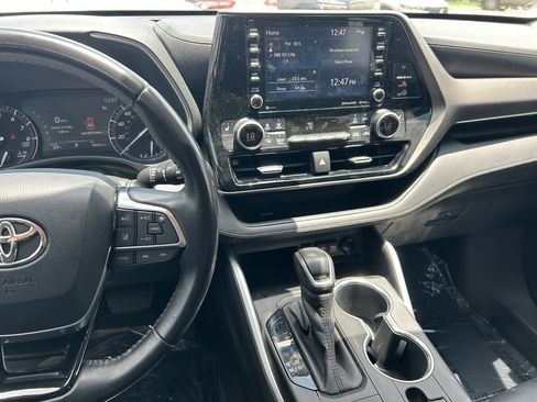 Used 2020 Toyota Highlander XLE FWD image 20