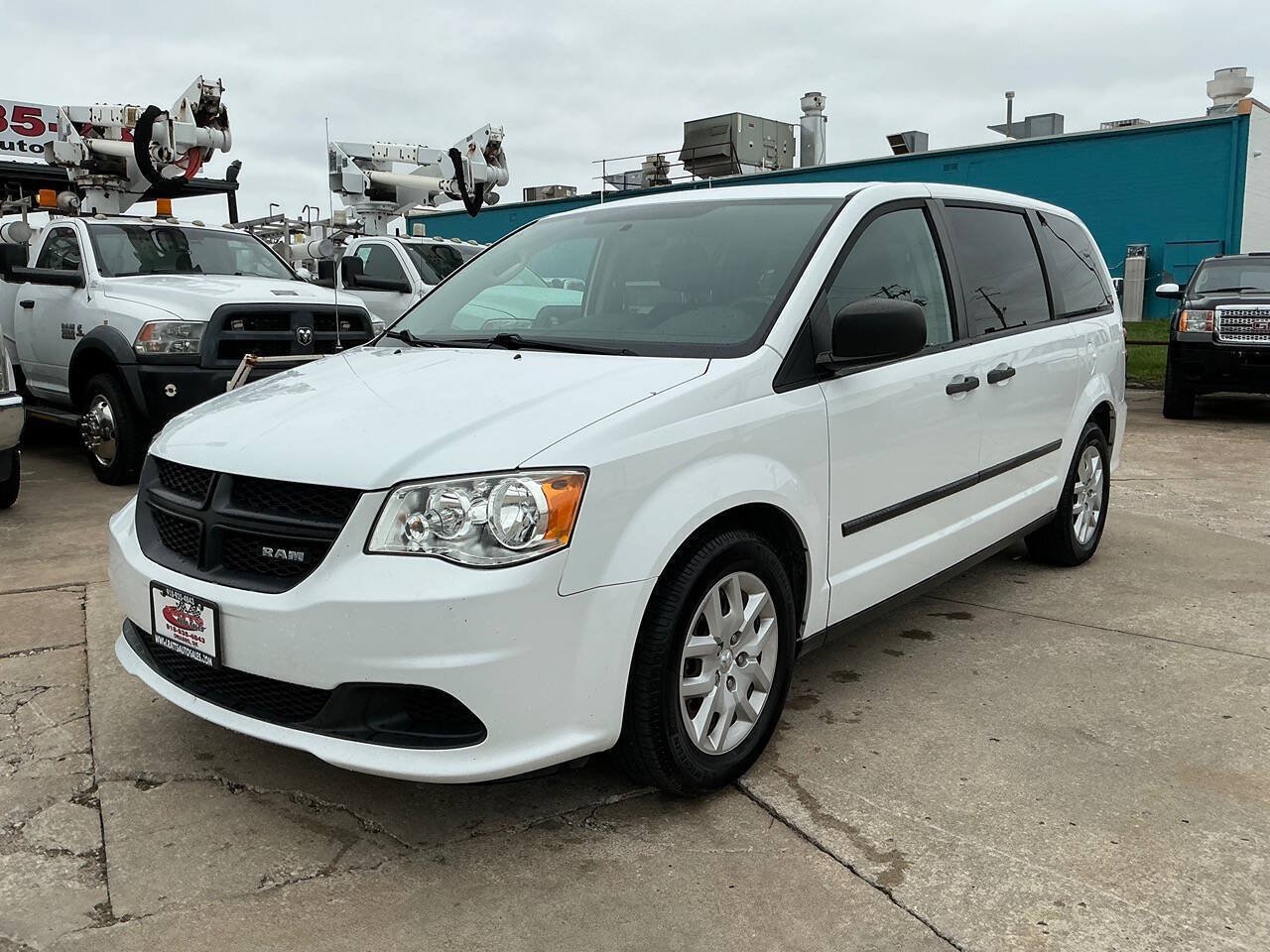 Used 2014 RAM C/V Tradesman FWD image 2