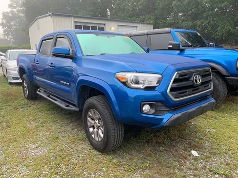 Used 2017 Toyota Tacoma SR5 w/ Tow Package RWD image 2