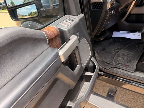 Used 2017 Ford F250 Platinum w/ FX4 Off-Road Package AWD/4WD image 10