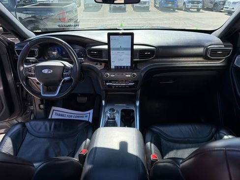 Used 2020 Ford Explorer Platinum w/ Premium Technology Package image 18