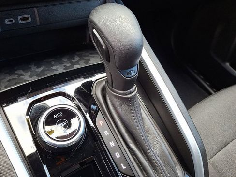 Certified 2023 Chevrolet Colorado Trail Boss w/ Technology Package image 15